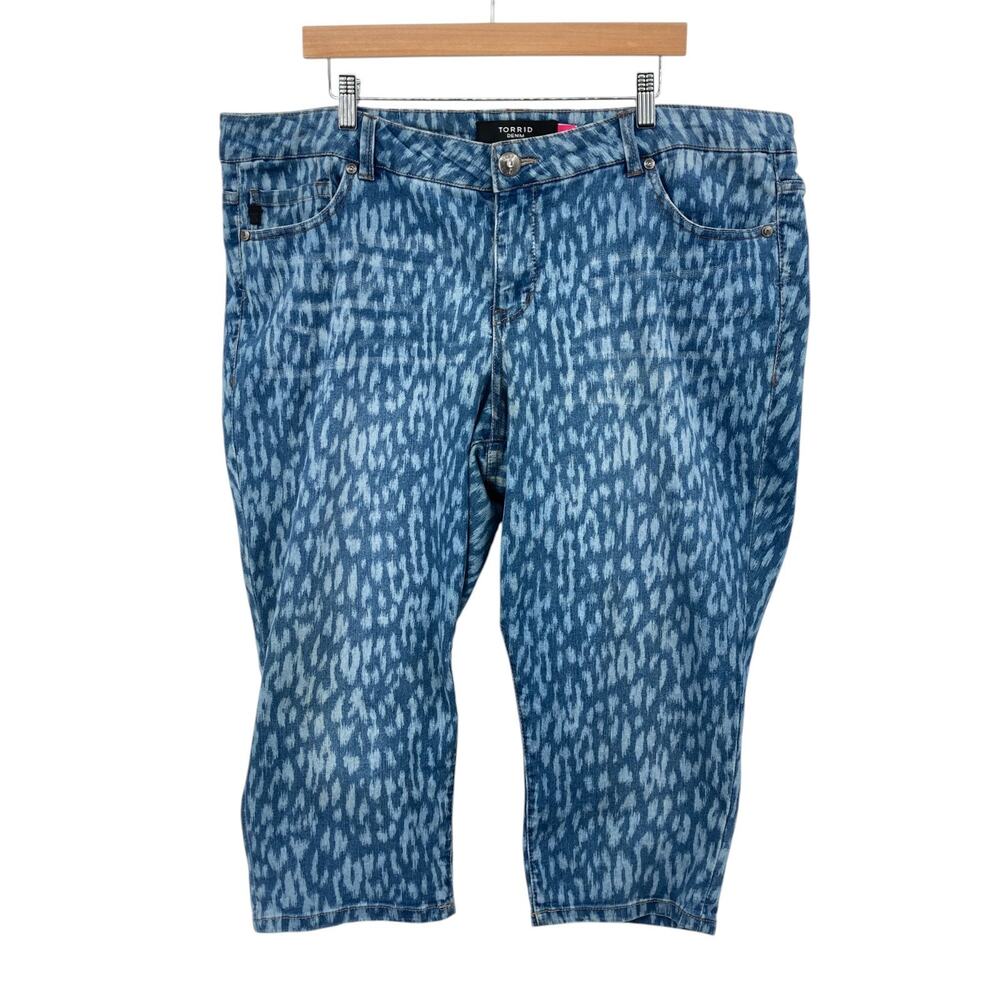 Torrid Denim Capri Jeans Womens 22 Blue Animal Print Stretch Cropped Pants